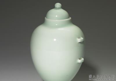 图片[2]-Lidded vase with tubular handles and loops in green glaze, Qing dynasty, Yongzheng reign (1723-1735)-China Archive